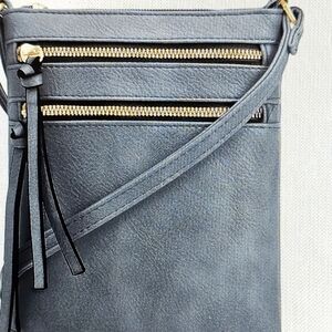 NWOT Deluxity Multi Pocket Double Zipper Blue Gray Crossbody Bag